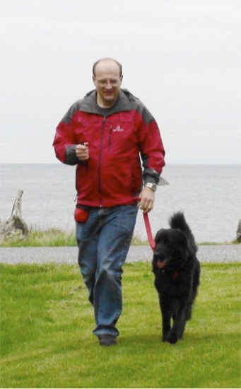 Jesse Jacobsen and his service dog Nina.