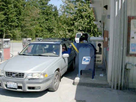 Lopez islanders now have the convenienceof a drive up mail drop box located at Islandale/Southender Store.