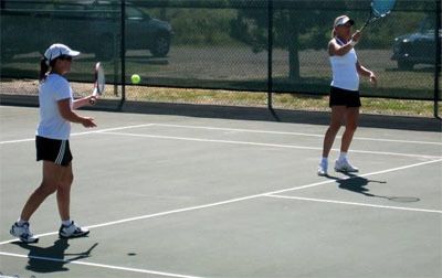 Audrey Wakefield (left) and Linda Vint in the women’s finals.