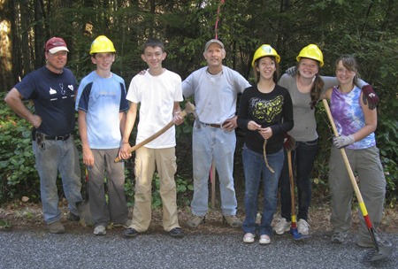 Bob Walker of LCTN with a group of Burlington student volunteers at the Landfill Trail site.
