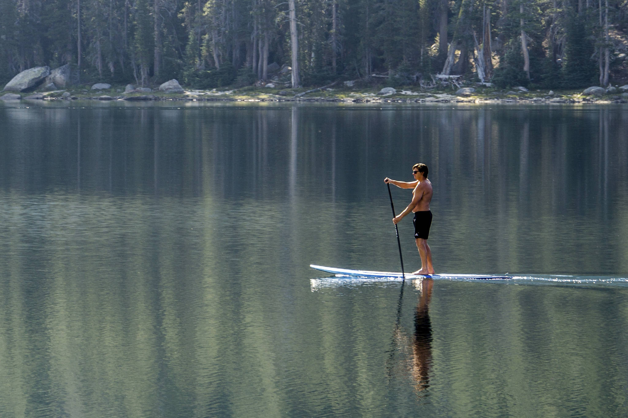 All riders fo stand up paddleboards should wear a life jacket to save them from drowning should they fall in. (Contributed<em> photo)</em>