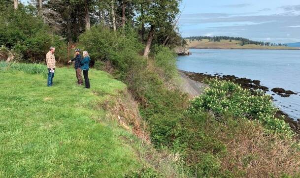 San Juan Island landowners on a Shore Friendly property visit with Friends of the San Juans and coastal experts. Submitted photo
San Juan Island landowners on a Shore Friendly property visit with Friends of the San Juans and coastal experts.