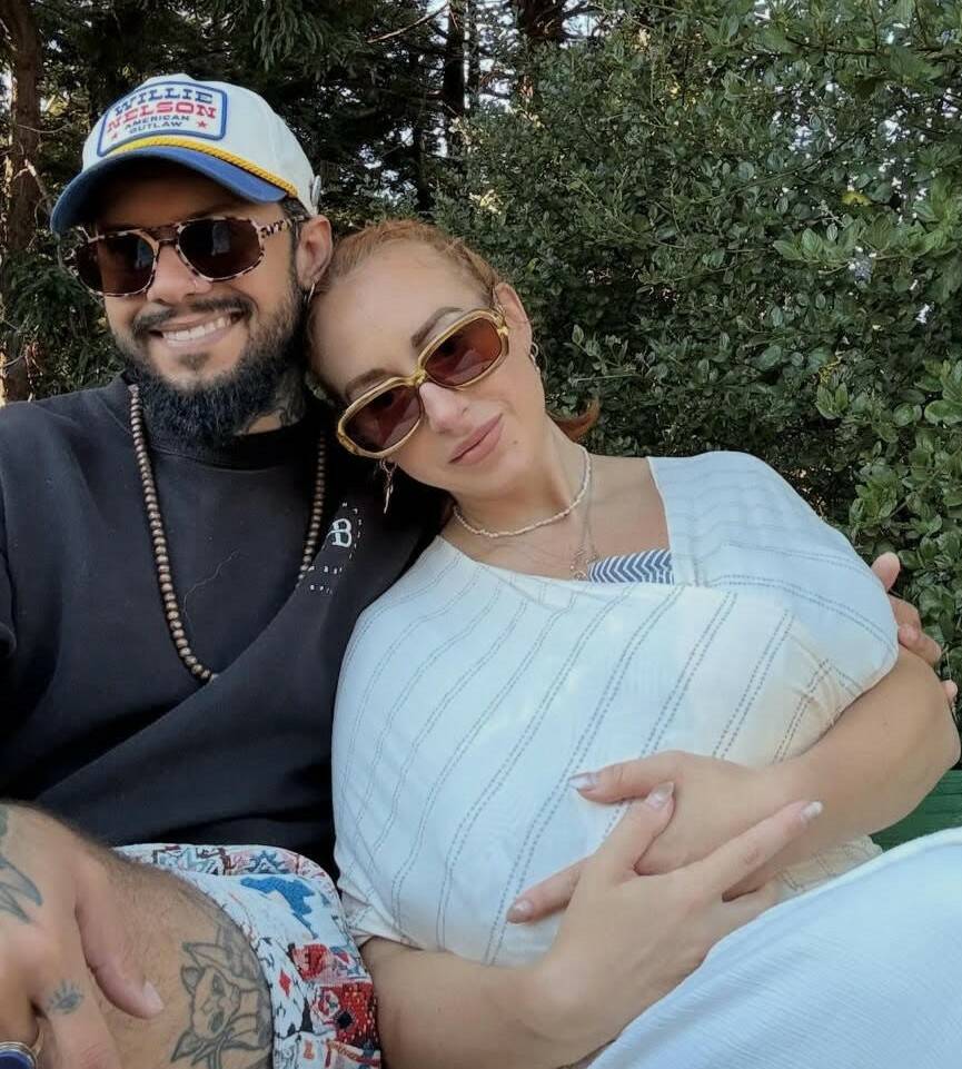 Gui Silva and his wife, Rachel Leidig with their newborn.