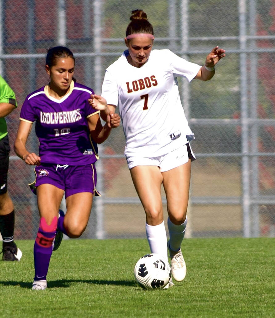Gene Helfman photo.
Senior Lobo Audrey Roush defends against Friday Harbor.