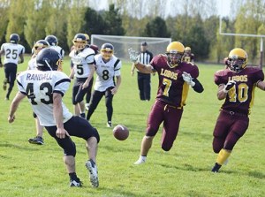 Toni Ahonen (7) and Vinny Kramer (40) pressure a Clallam Bay punter in the Lobos’ 56-0 victory at home. 