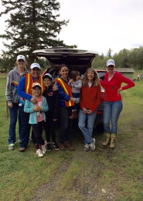 Contributed photo                                Islanders Bank employees volunteer on Earth Day.