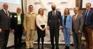 Contributed photo
With Director of Finance and Administration Todd Lamphere, Major Construction Communications Manager Suanne Pelley, Oiler Devon Baxton, Gov. Jay Inslee, WSDOT Deputy Secretary Amy Scarton, System Electrification Program Administrator Matt von Ruden and Chief Sustainability Officer Kevin Bartoy following the meeting