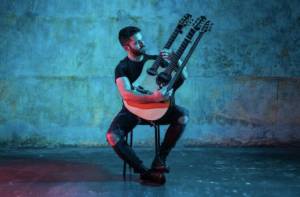 credit: Meg Pfeiffer
Luca Stricagnoli and his reversed triple neck guitar Photo