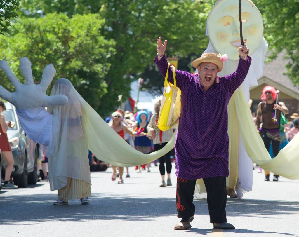 Darrell Kirk photos.
Fable the Clown, one of the clowns on the Aqua Chautauqua, at the 2026 Orcas Island Solstice Parade.